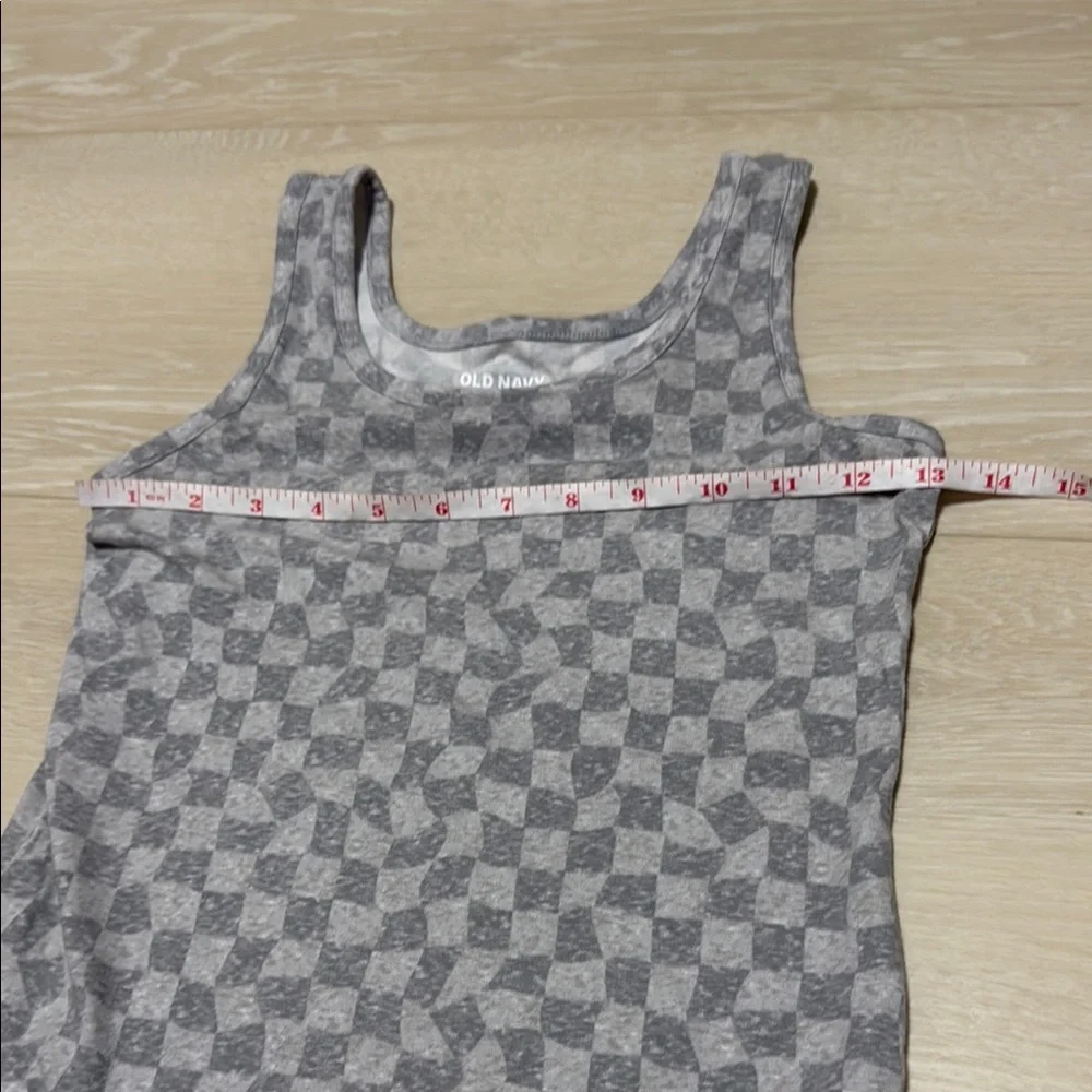 ✨ Old Navy Gray Fitted Sleeveless Tank Top